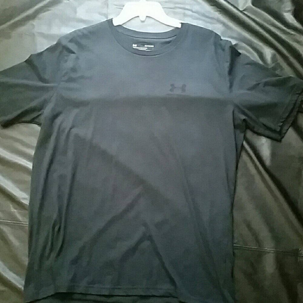 Mens Under Armour shirt
